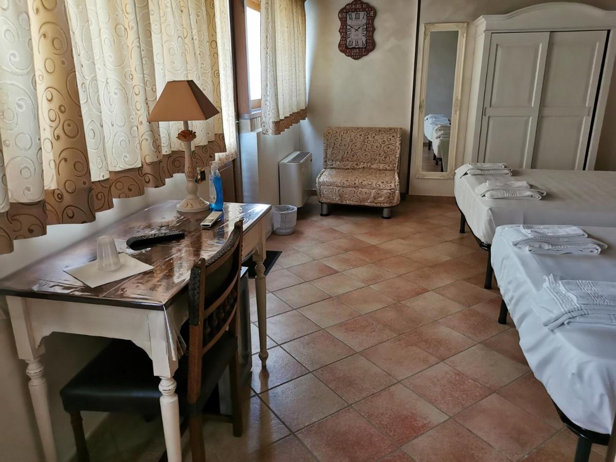 B&B Oasi Di Mamma Clara Λατίνα Εξωτερικό φωτογραφία